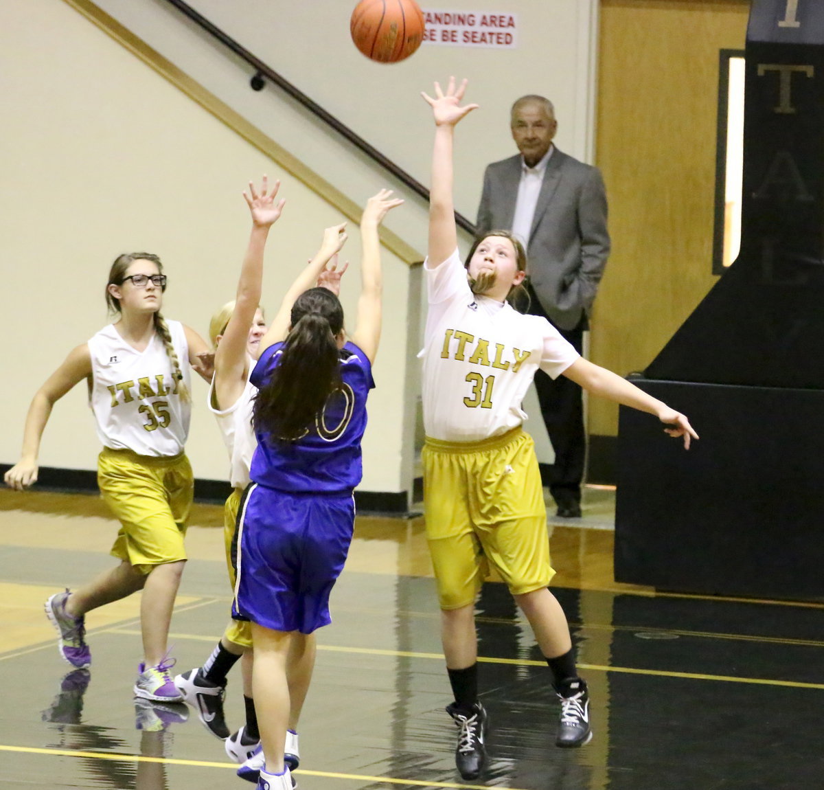 Image: Cassidy Gage(35), Karson Holley(2) and Tatum Adams(31) defend the rim.