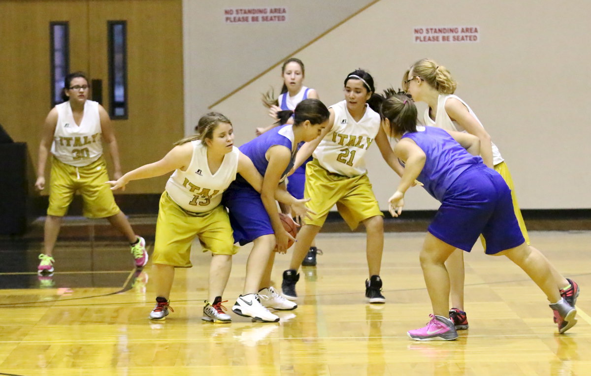 Image: Italy’s Jill Varner(13) and teammate Emily Guzman(21) try to tie up the ball and force a turnover.