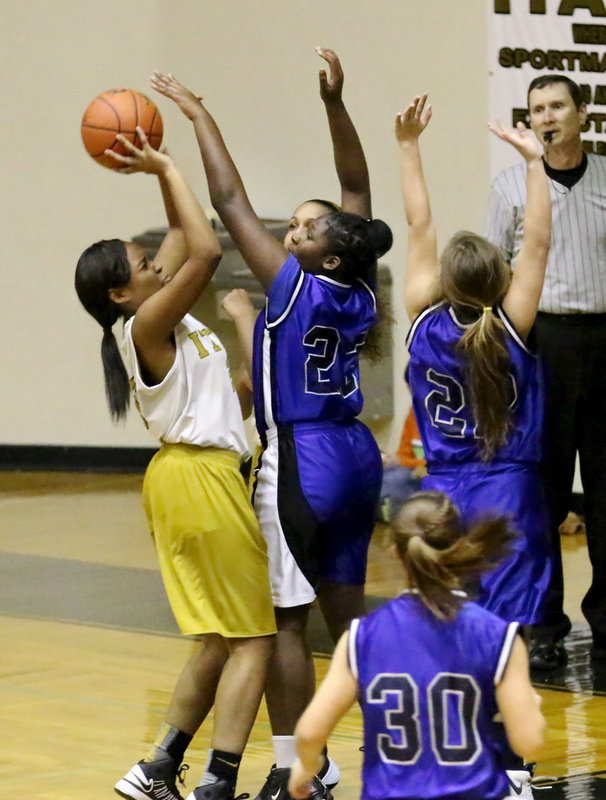 Image: Charisma Anderson(20) scores 7-points for Italy 8th grade team.