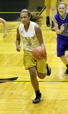 Image: Emmy Cunningham(15) races to the basket.
