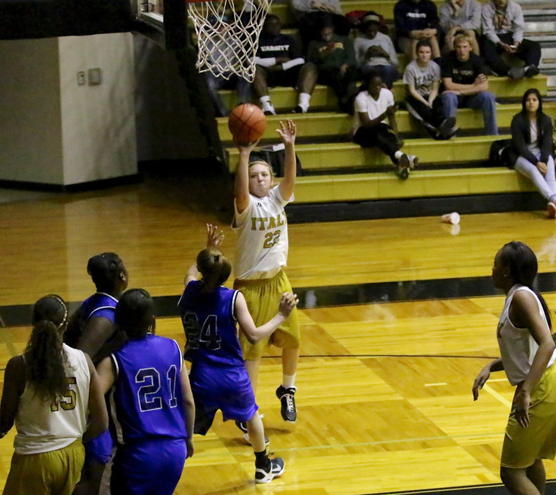 Image: Brycelen Richards(22) picks her shots as Italy jabs away at Blooming Grove’s defenses.