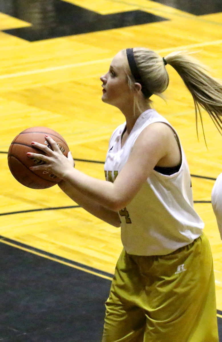 Image: Annie Perry(24) practices a jump shot before Italy’s 8th grade game against Blooming Grove.