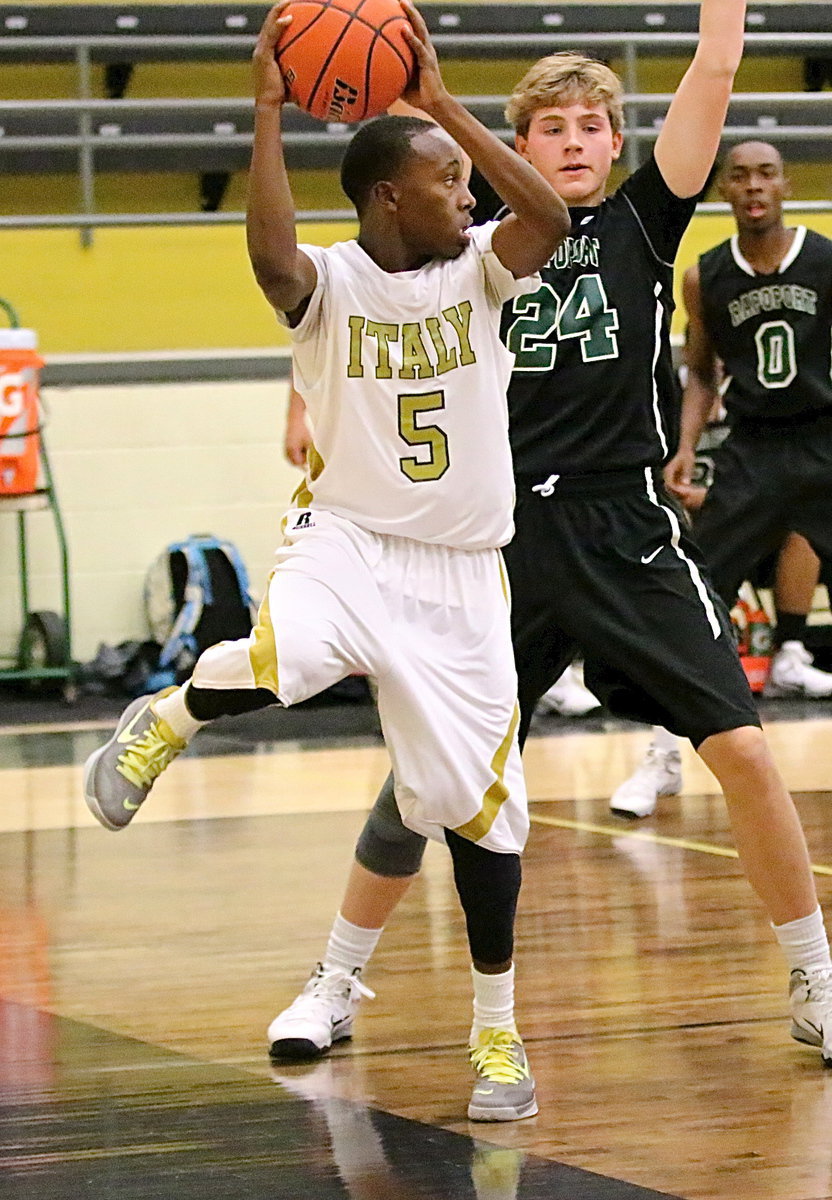 Image: Italy freshman Kevin Johnson(5) displays his skill by saving a ball from going out.