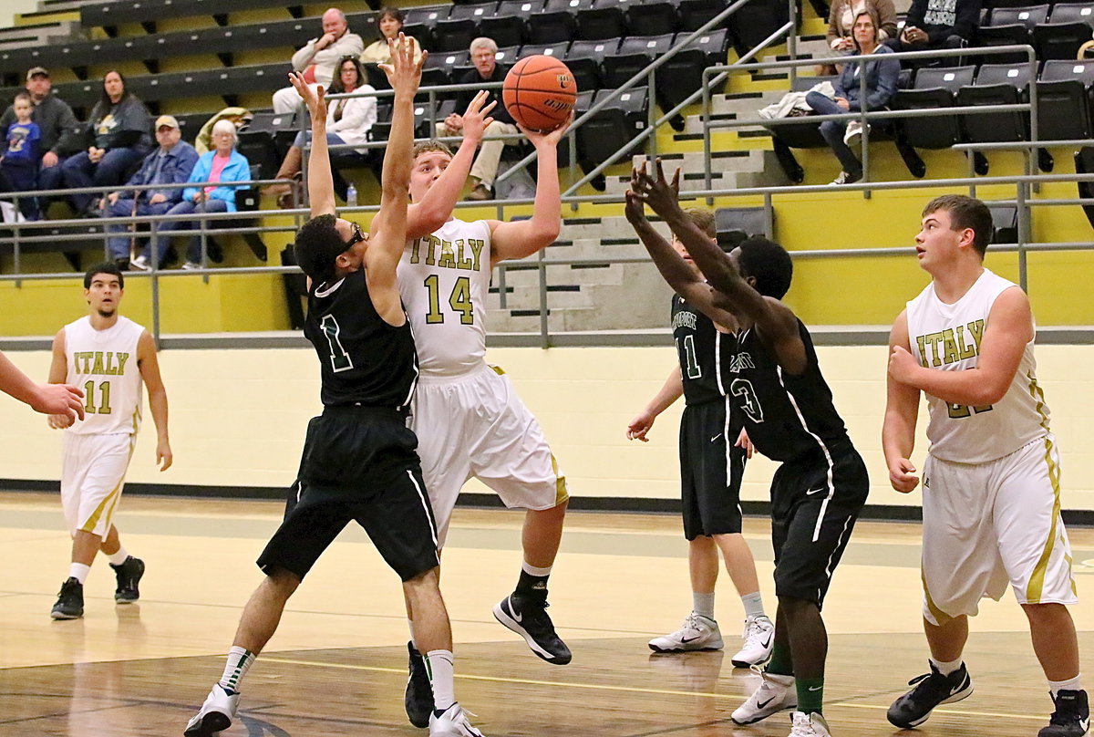 Image: Bailey Walton(14) scores again.