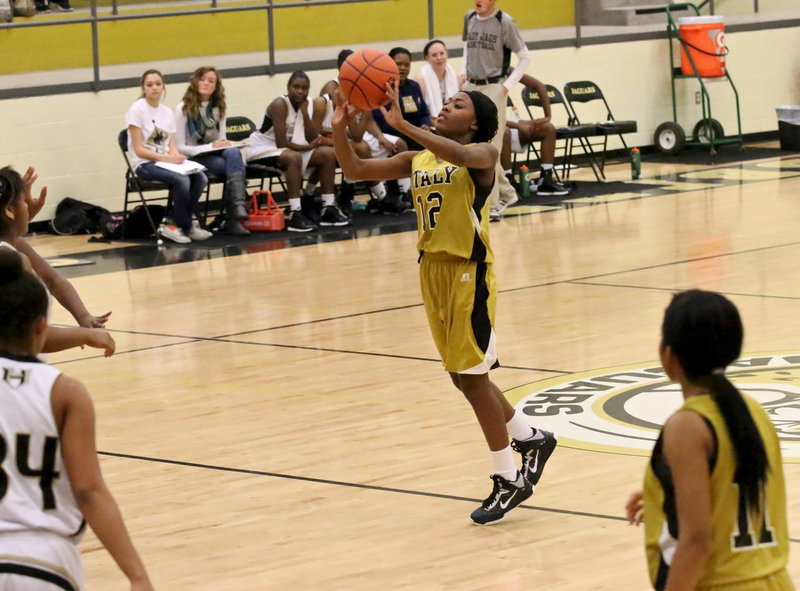 Image: Italy’s K’Breona Davis(12) knocks down a 36 foot 3-point shot before the final buzzer.