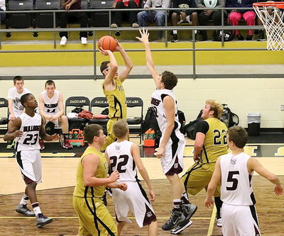 Image: Ryan Connor(1) takes a jumper against Bynum.