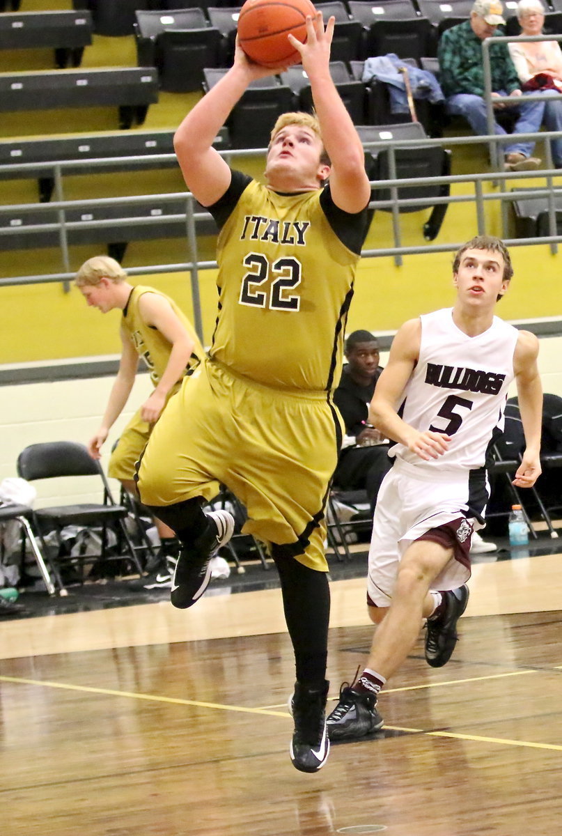 Image: Tyler Vencill(22) scores off a layup.