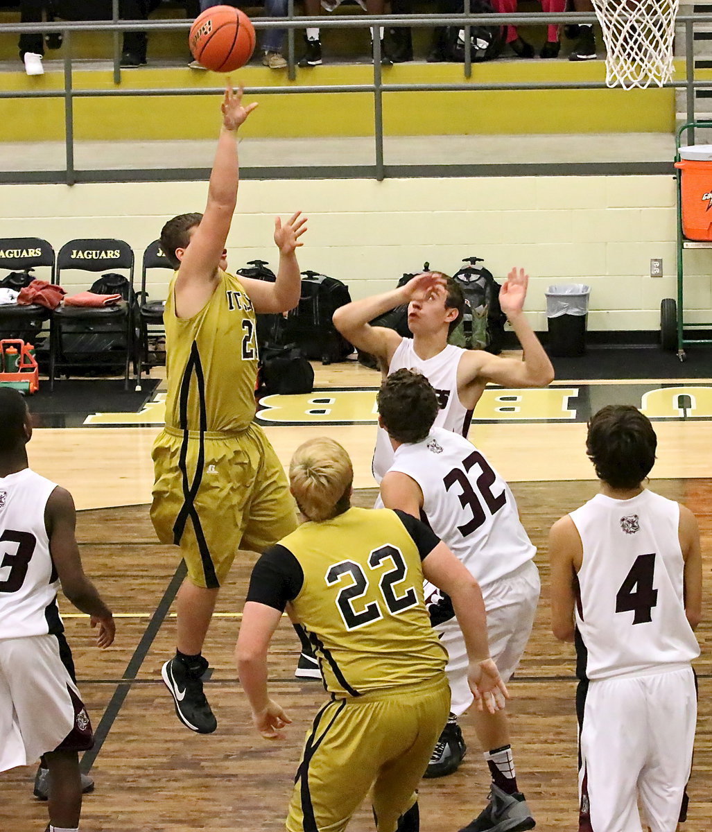 Image: Zain Byers(21) spins, shoots and scores 2 of his 6-points.