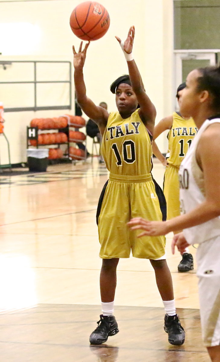 Image: Kendra Copeland(10) takes a free shot from the stripe.