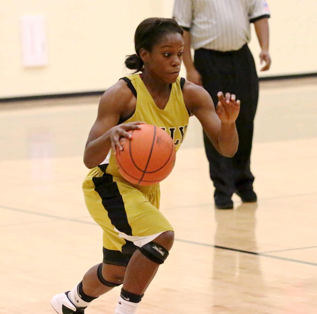 Image: Kortnei Johnson(3) dribbles up the court.