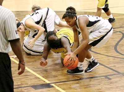 Image: Lady Gladiator Taleyia Wilson(22) dives for a loose ball.