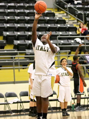 Image: Lady Gladiator Taleyia Wilson(22) practices a layup before the game against Bosqueville.