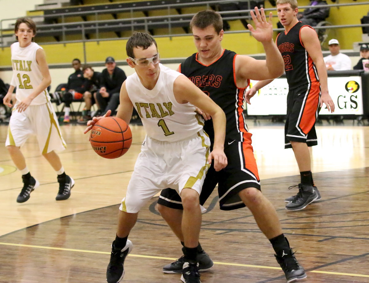 Image: Ryan Connor(1) tries his hand down on the block.