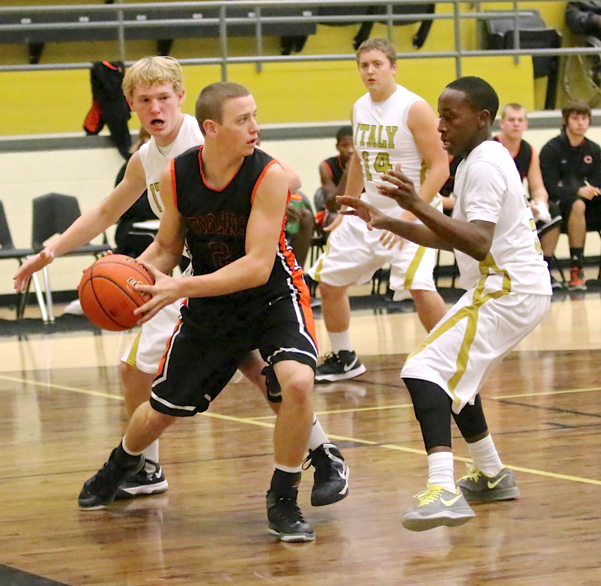 Image: Bailey Walton(14), Cody Boyd(15) and Kevin Johnson(5) press the Tigers.