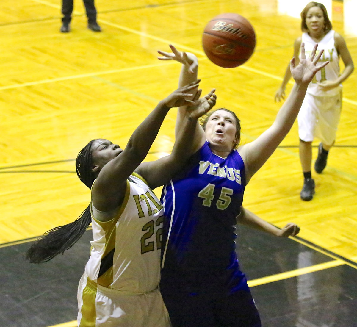 Image: Taleyia Wilson(22) tries to draw a shooting foul while going up for a shot against Venus. Wilson totaled 5-points against Venus.