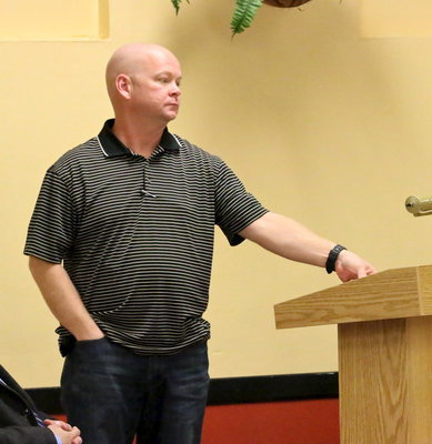 Image: Italy ISD maintenance supervisor, Michael Chambers, presents his maintenance report to the school board.