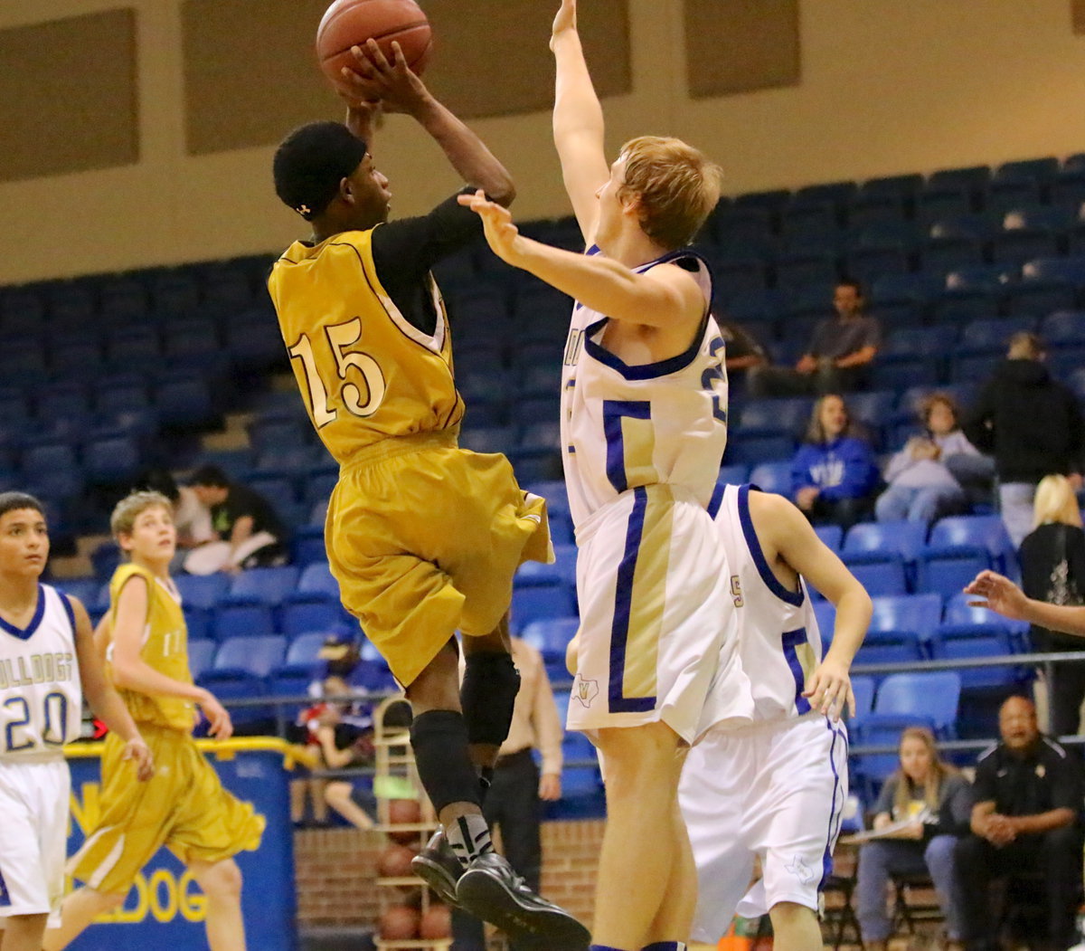 Image: Eric Carson(15) attacks the lane with style.