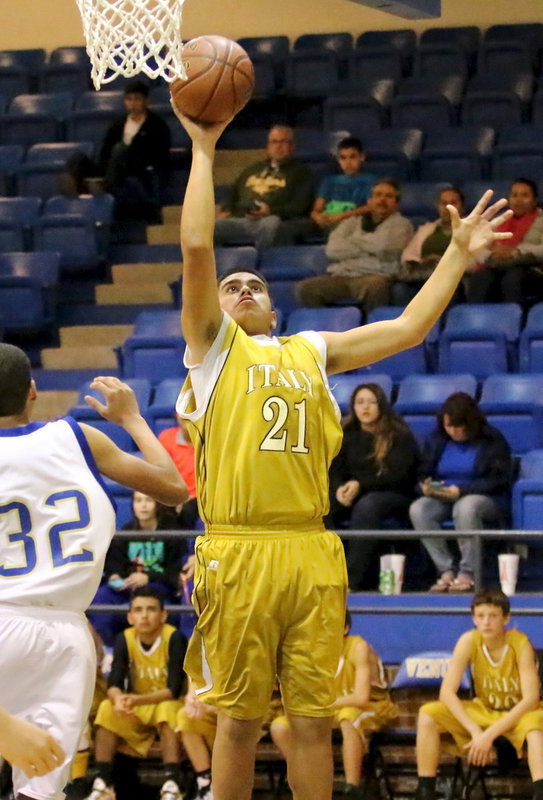 Image: David De La Hoya(21) takes advantage of a breakdown with the Venus defense.