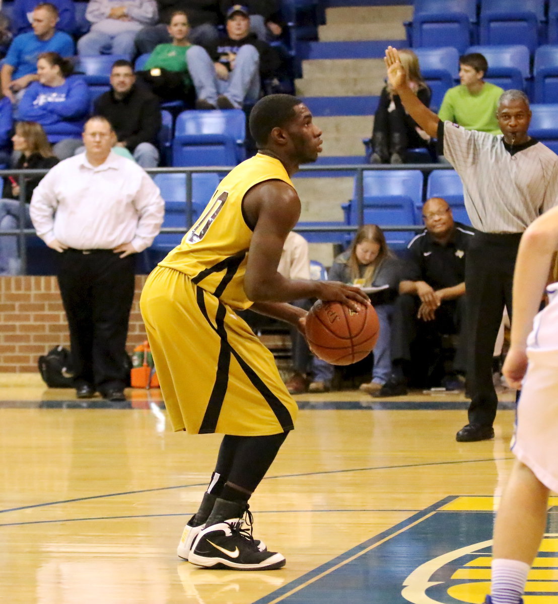 Image: Gladiator head coach Brandon Ganske looks on as TaMarcus Sheppard(10) takes a free-shot.