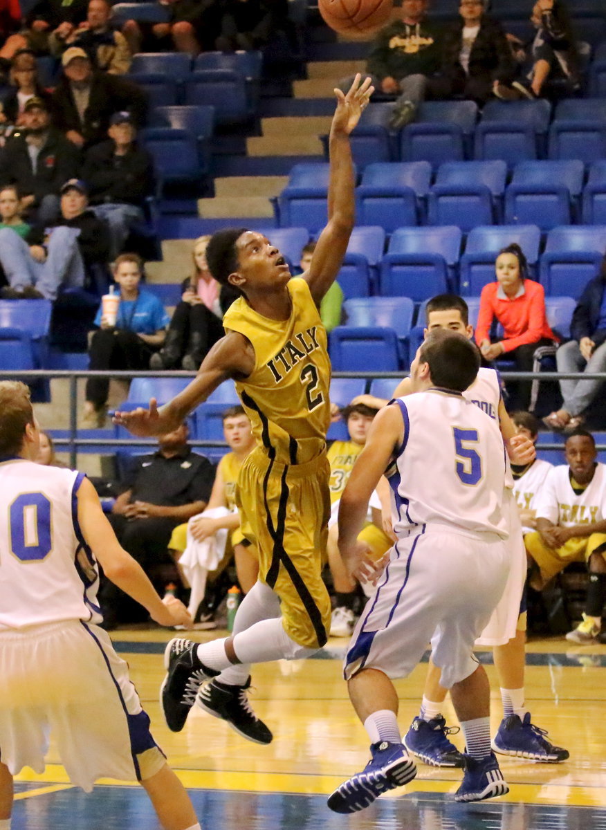 Image: Trevon Robertson(2) maneuvers to the basket for the Gladiators.