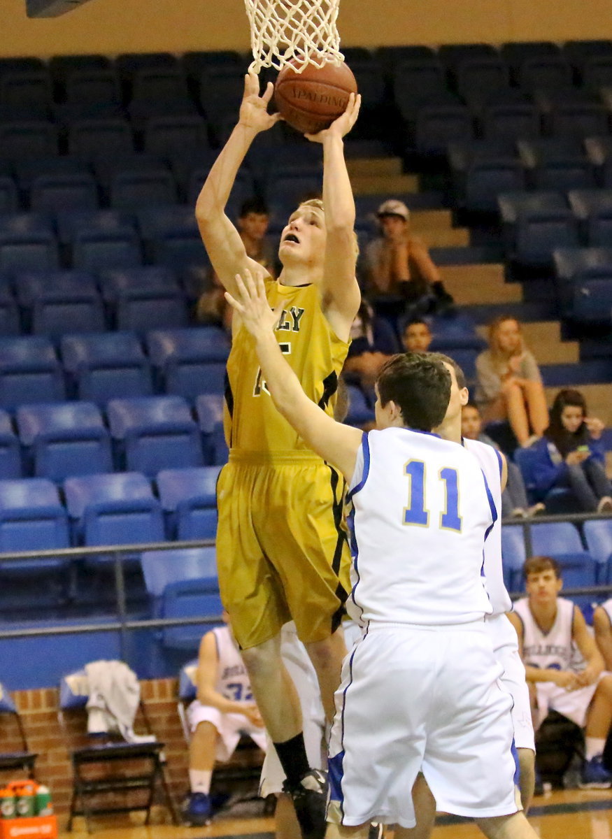 Image: Cody Boyd(15) had a strong game for Italy on the offensive end.