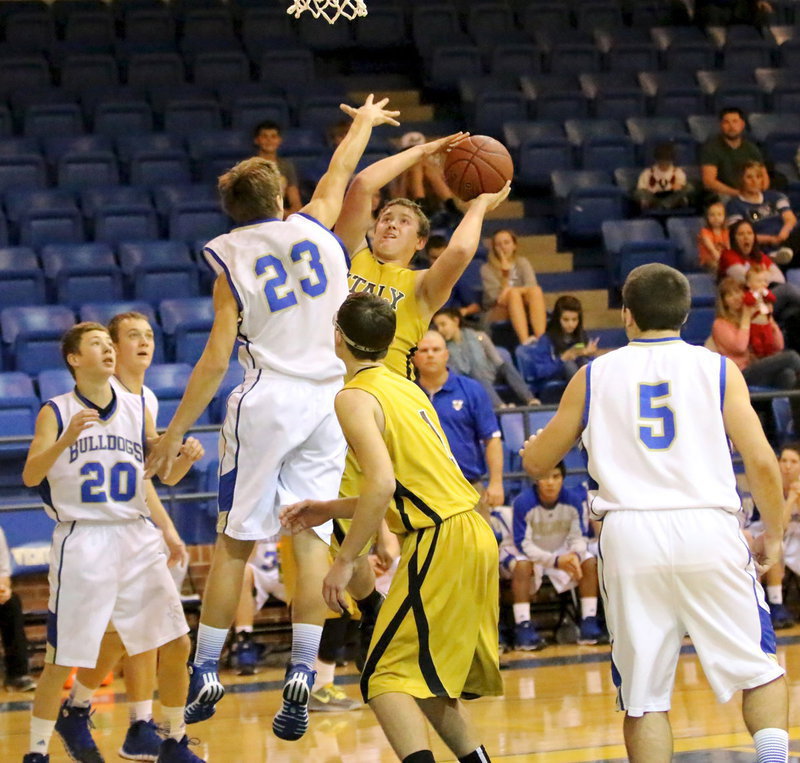 Image: Italy’s Bailey Walton(14) avoids the block to get up a shot.