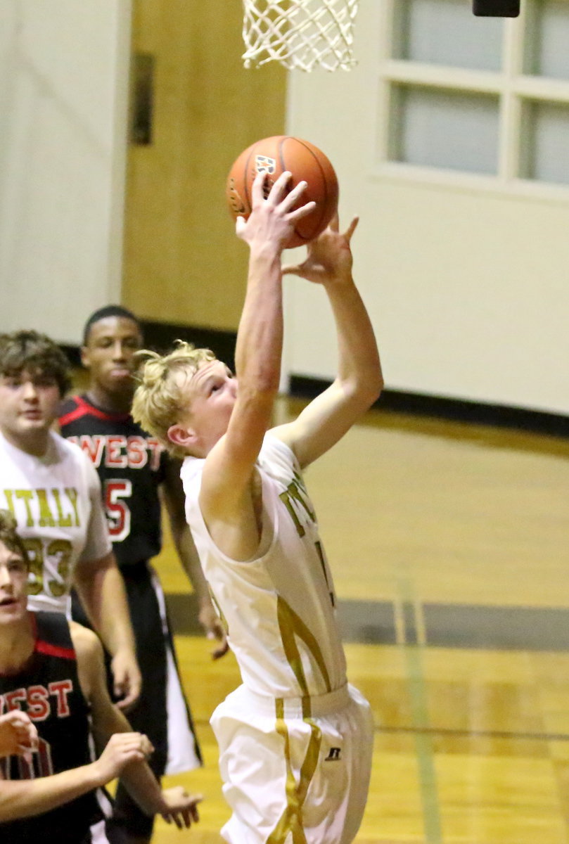 Image: Cody Boyd(4) grabs an offensive rebound for the Gladiators.