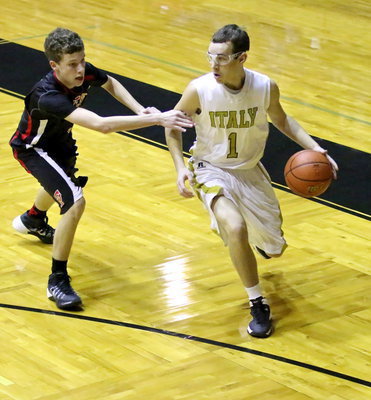 Image: Ryan Connor(1) keeps his dribble alive while searching the court for a teammate.