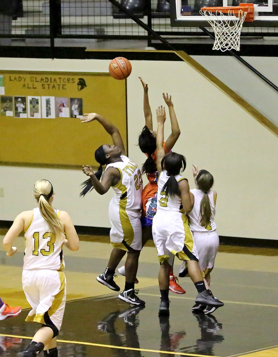 Image: Taleyia Wilson(22), Bernice Hailey(2) and Tara Wallis(4) challenge Gateway inside.