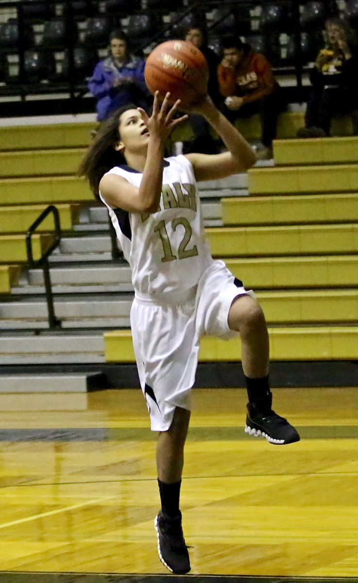 Image: Alex Minton(12) takes advantage of an open path to the goal for 2 of her 8-points during Italy’s JV matchup against Itasca.