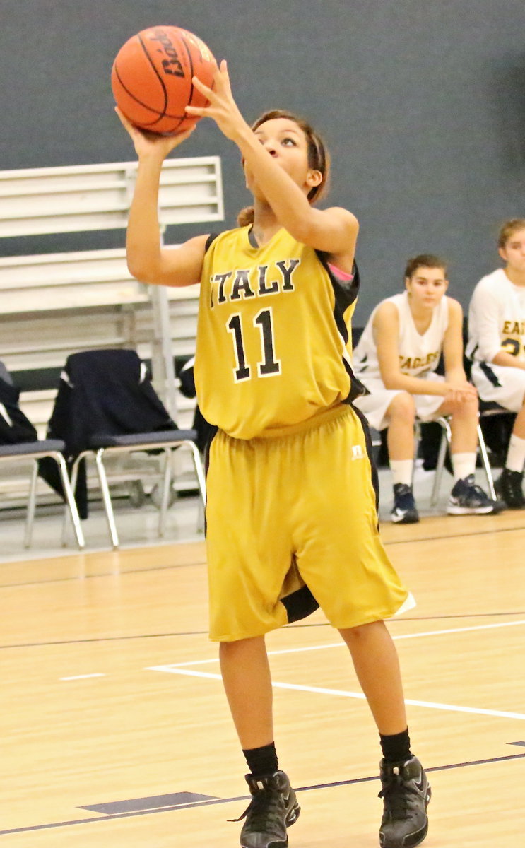 Image: Ryisha Copeland(11) scores 2-points in the first-quarter.