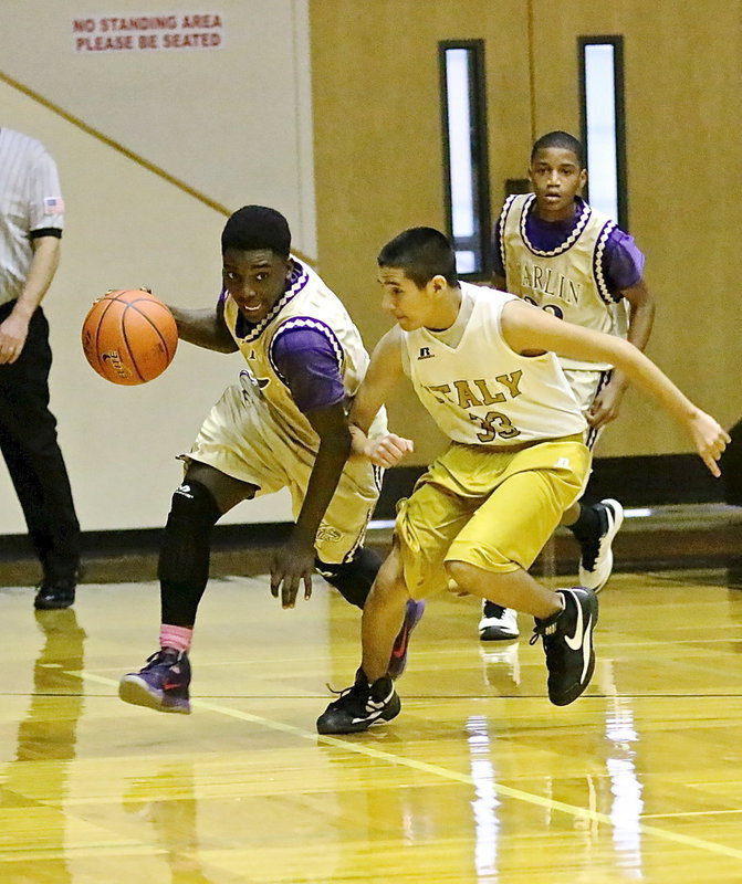 Image: Italy’s 7th grader Jacob Wiser(33) tries to slow down Marlin’s relentless attack.