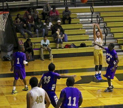 Image: Tylan Wallace(2) knocks down a 3-pointer.