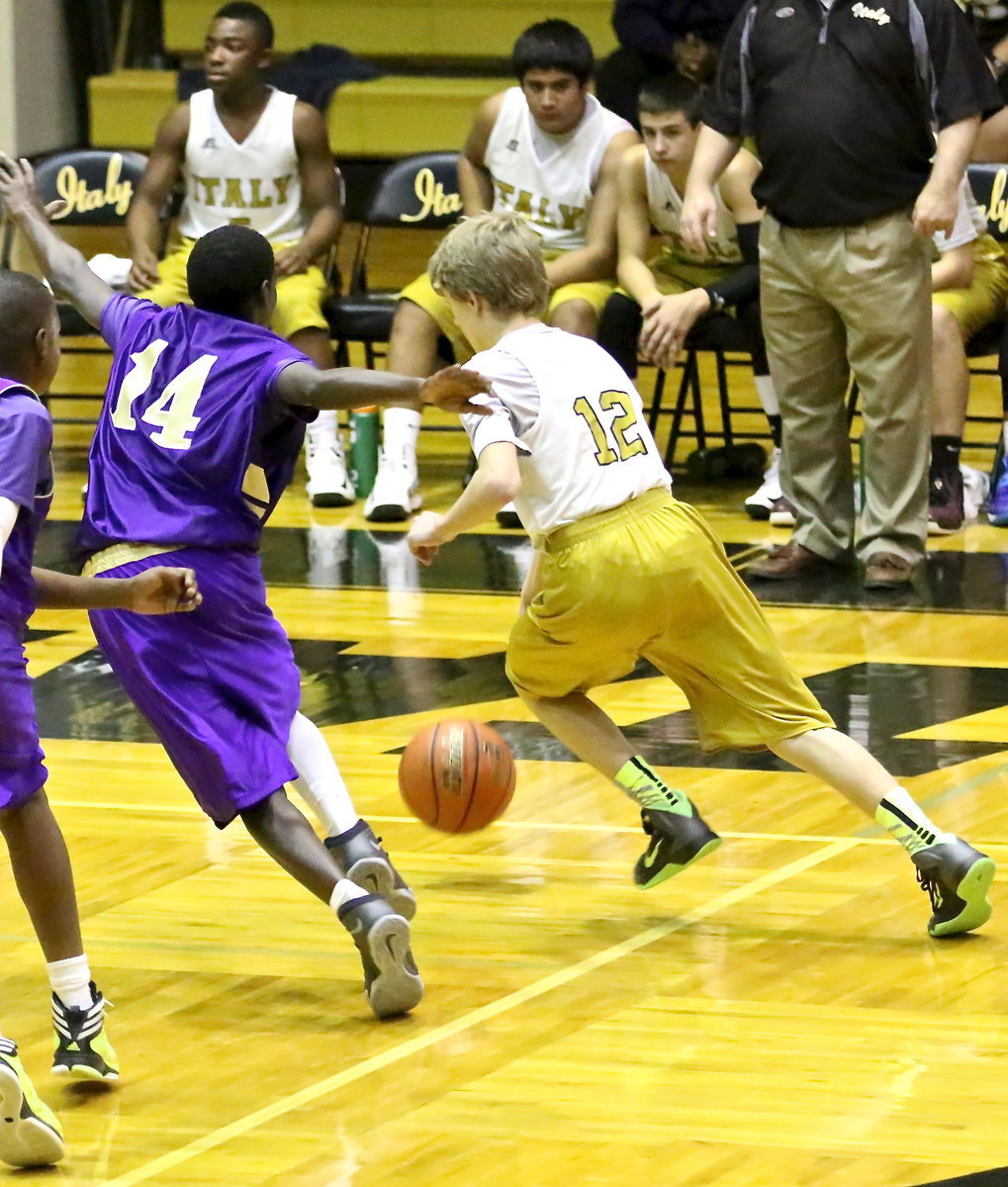 Image: Garrett Janek(12) avoids a Marlin trap attempt.