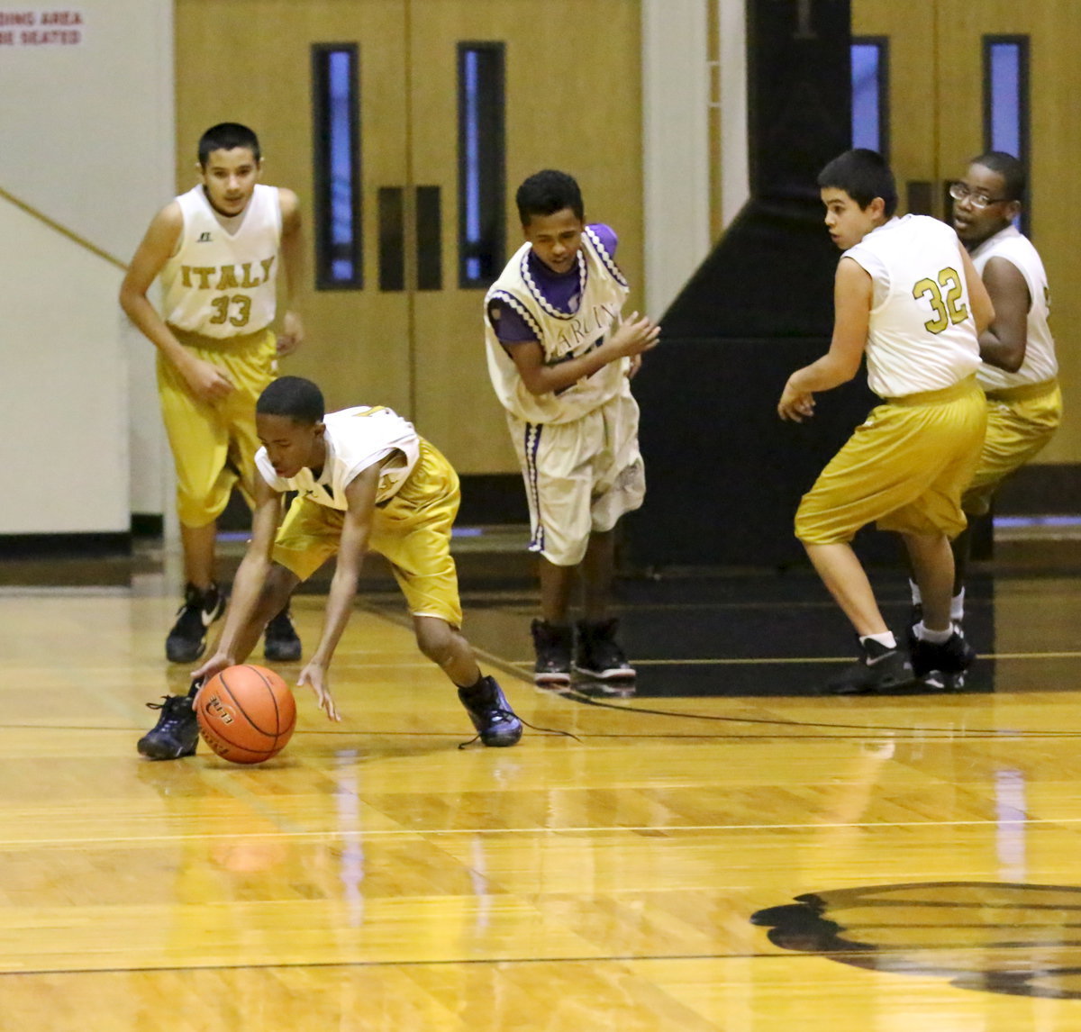 Image: Jaylon Lusk(1) scoops up a loose ball as teammates Jacob Wiser(33), Alex Garcia(32) and Adam Powell(22) switch gears and change direction.