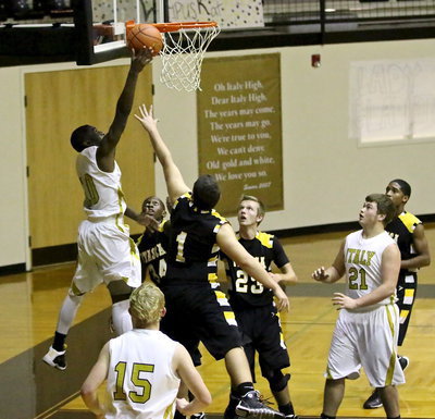 Image: TaMarcus Sheppard(10) attempts a reverse layup.