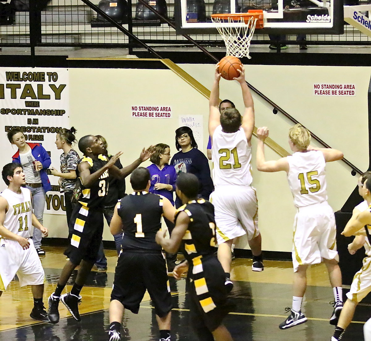 Image: Zain Byers(21) gets the jump on the Cats for 1 of his 25-rebounds. Byers also had 10 steals and 13-points for a triple-double!