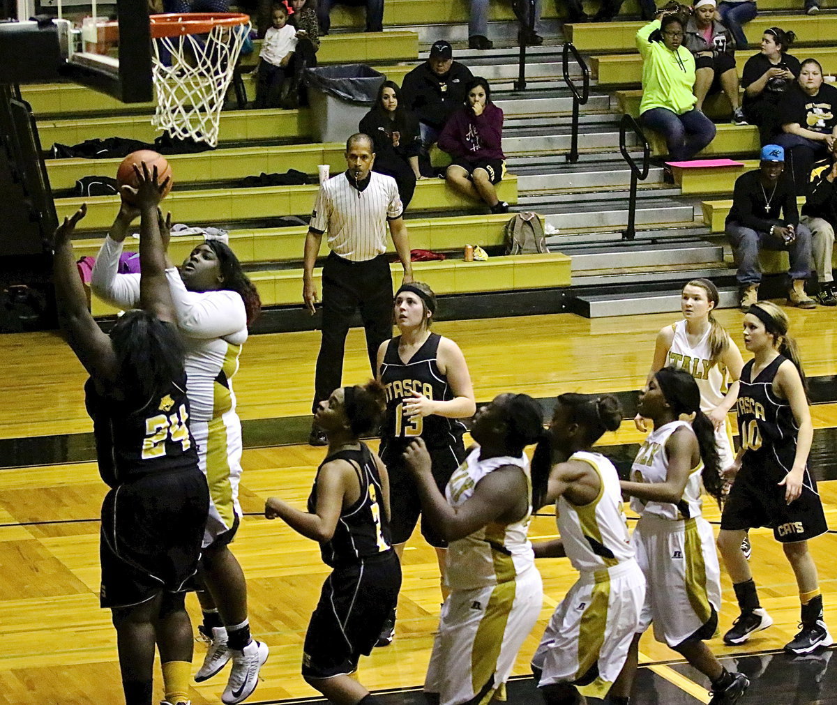 Image: Lady Gladiator post player, Cory Chance(40), stuns Itasca and wows fans with a 19-point effort!