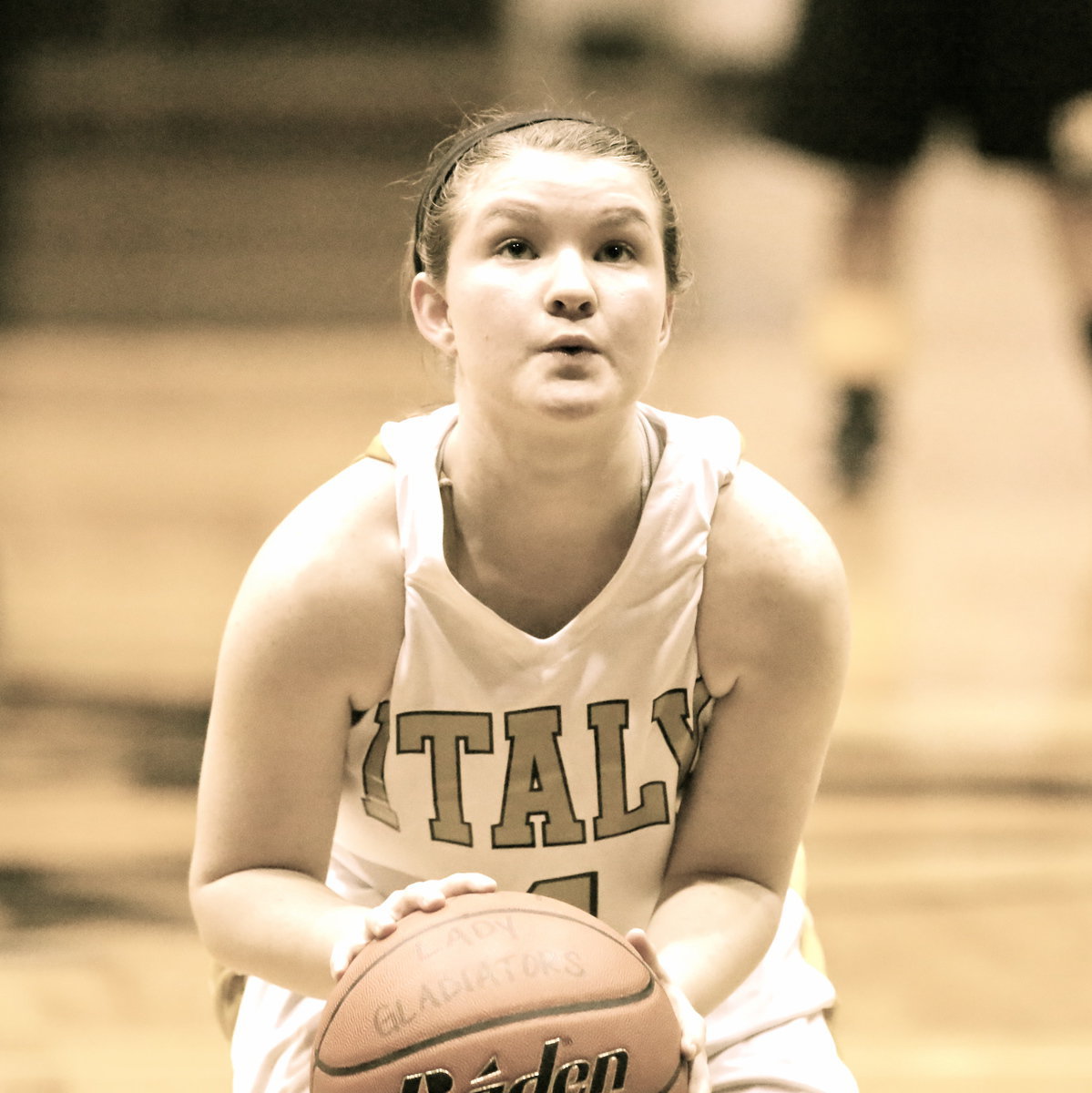 Image: Tara Wallis(4) gets into the zone at the free-throw line.