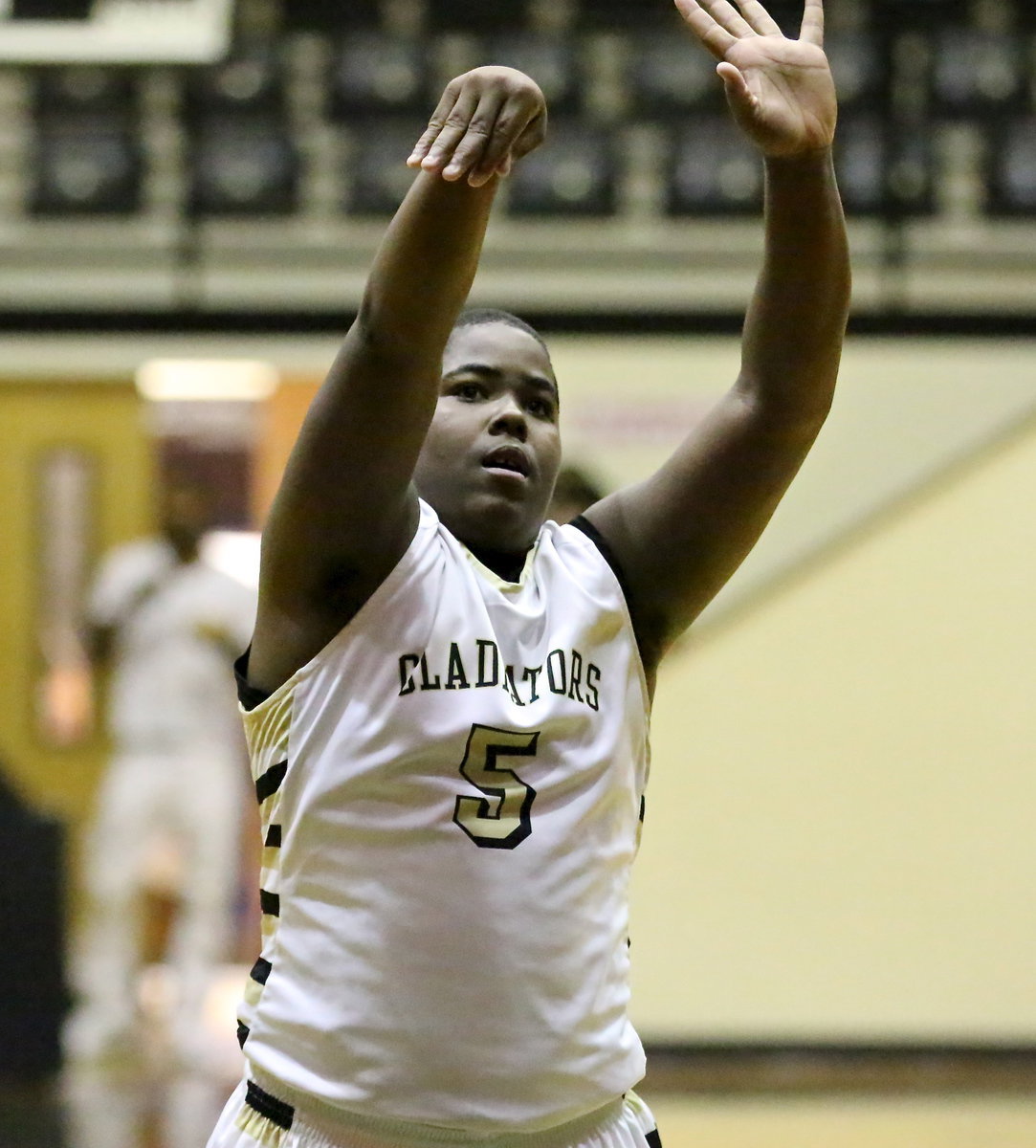 Image: Kenneth Norwood, Jr.(5) tries his hand at a free-throw for Italy.