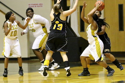 Image: Lady Gladiator Bernice Hailey(2) spots teammate Kendra Copeland(10) open for the pass.
