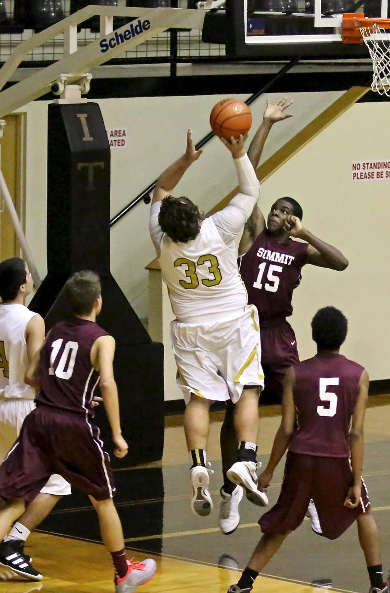 Image: Kevin Roldan(33) powers his way up to score over an Arlington Summit SkyHawk defender to help the Italy Gladiators win 58-39 and improve to 3-0 in district play.