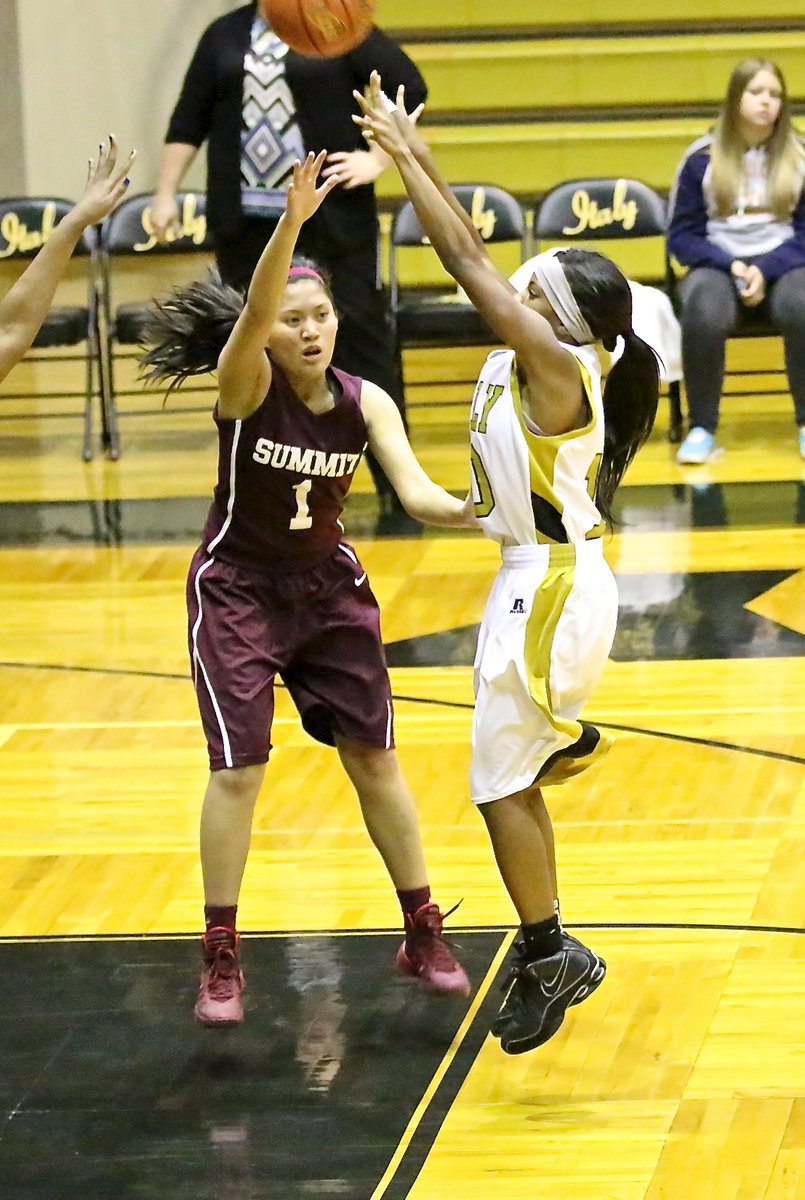 Image: Senior guard, Kendra Copeland(10) pulls up for a jumper.