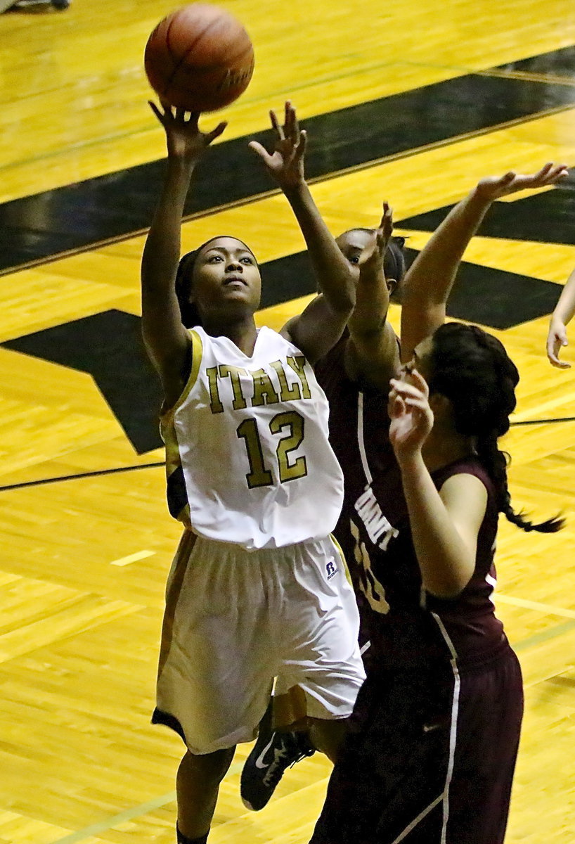 Image: Italy’s, K’Breona Davis(12) drives the baseline.