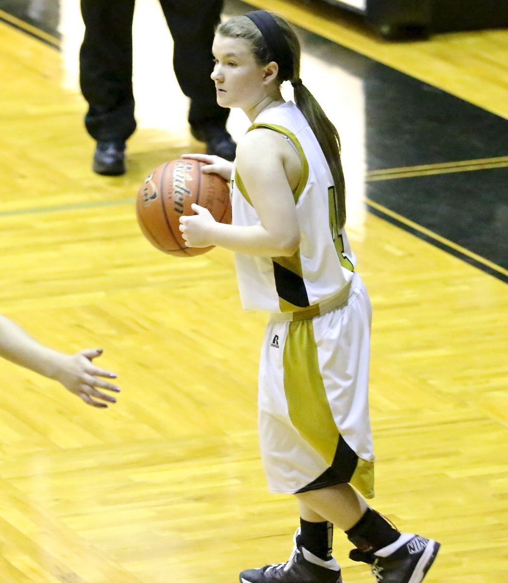 Image: Tara Wallis(4) handles the ball for the Lady Gladiator offense.