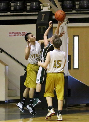 Image: Jonathan Salas(35) and teammate Cade Brewer(15) disrupt a Scurry shooter.