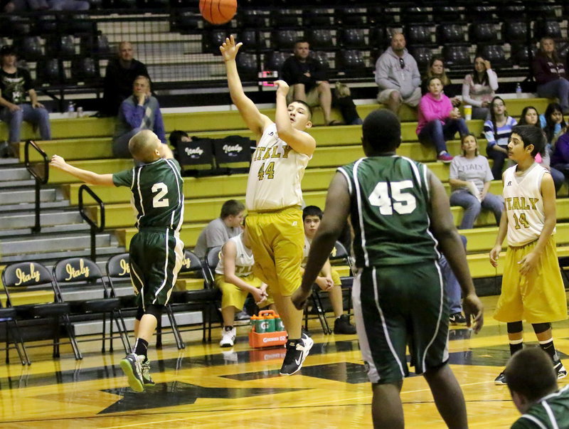 Image: Alex Garcia(44) launches a long shot during Italy’s 7th grade game against Scurry.