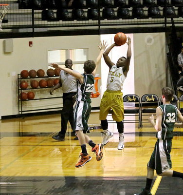 Image: Kendrich Norwood(5) pulls up to take a shot against Scurry.