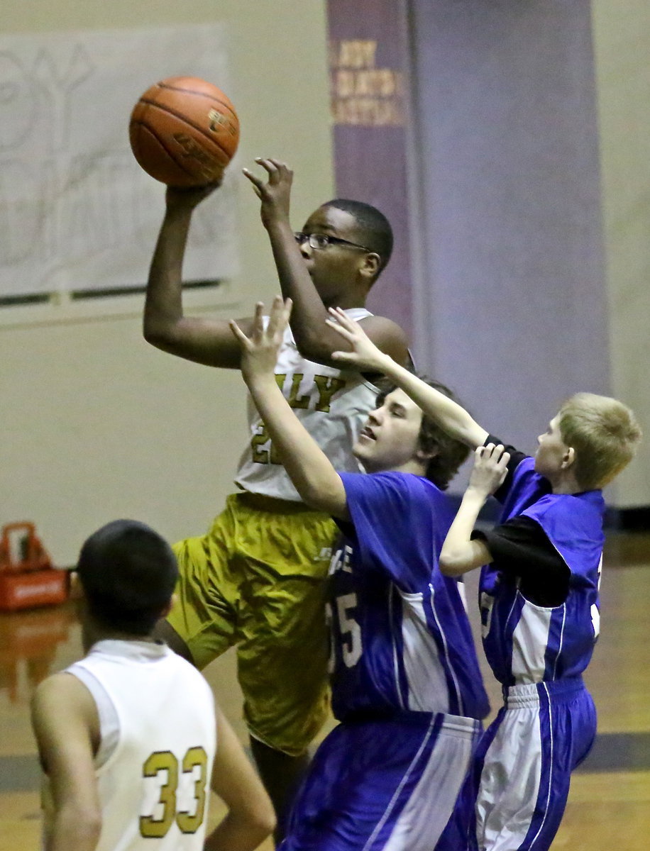 Image: Adam Powell(22) put in 4-points total against Rice.