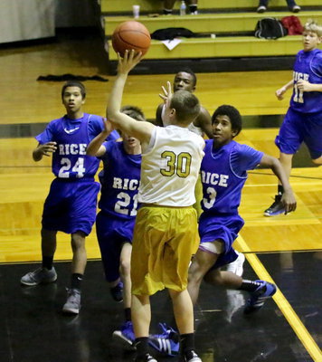 Image: Italy 8th Grader, Clay Riddle(30) takes his shot over Rice defenders.